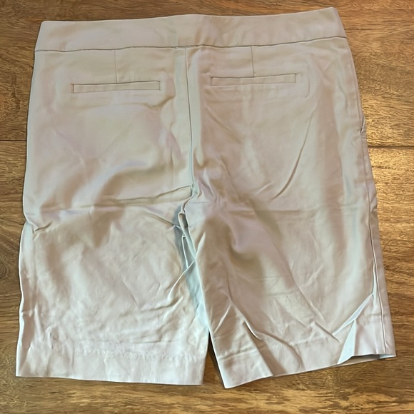 Banana Republic Hampton Fit 9” inseam shorts sz 8 - Picture 2 of 5